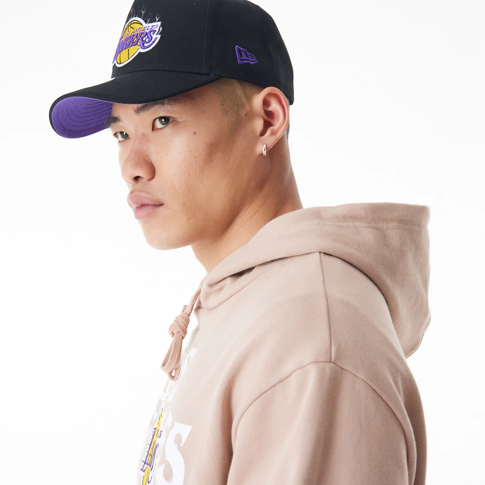 LA LAKERS NBA GRAPHIC PULLOVER קפוצ'ון - Image 4